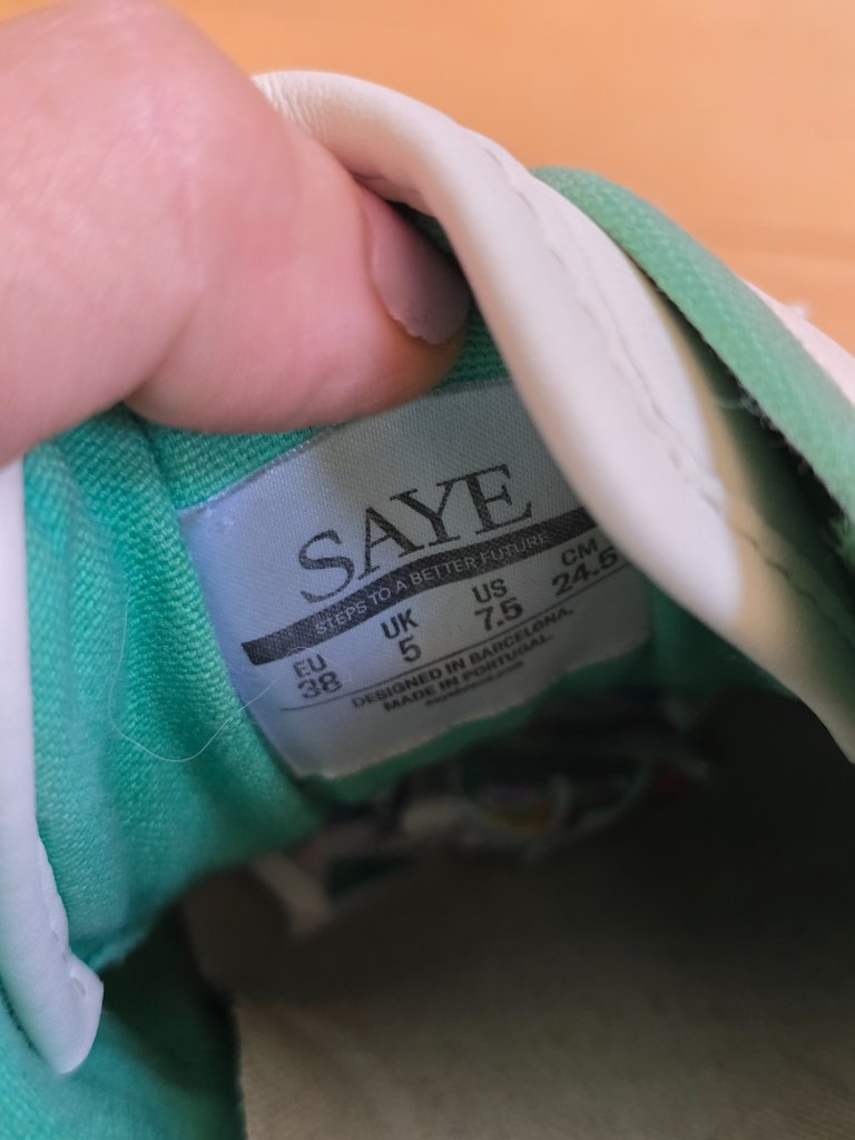 Saye | Modelo '89 Cream Green Retro Sporty Sneakers | Wms 7.5 — image 4 of 8